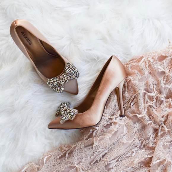 Menbur Shoes - Menbur 'Colbert' Bow Champagne Satin Formal Pump